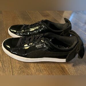 Puma basket with bow